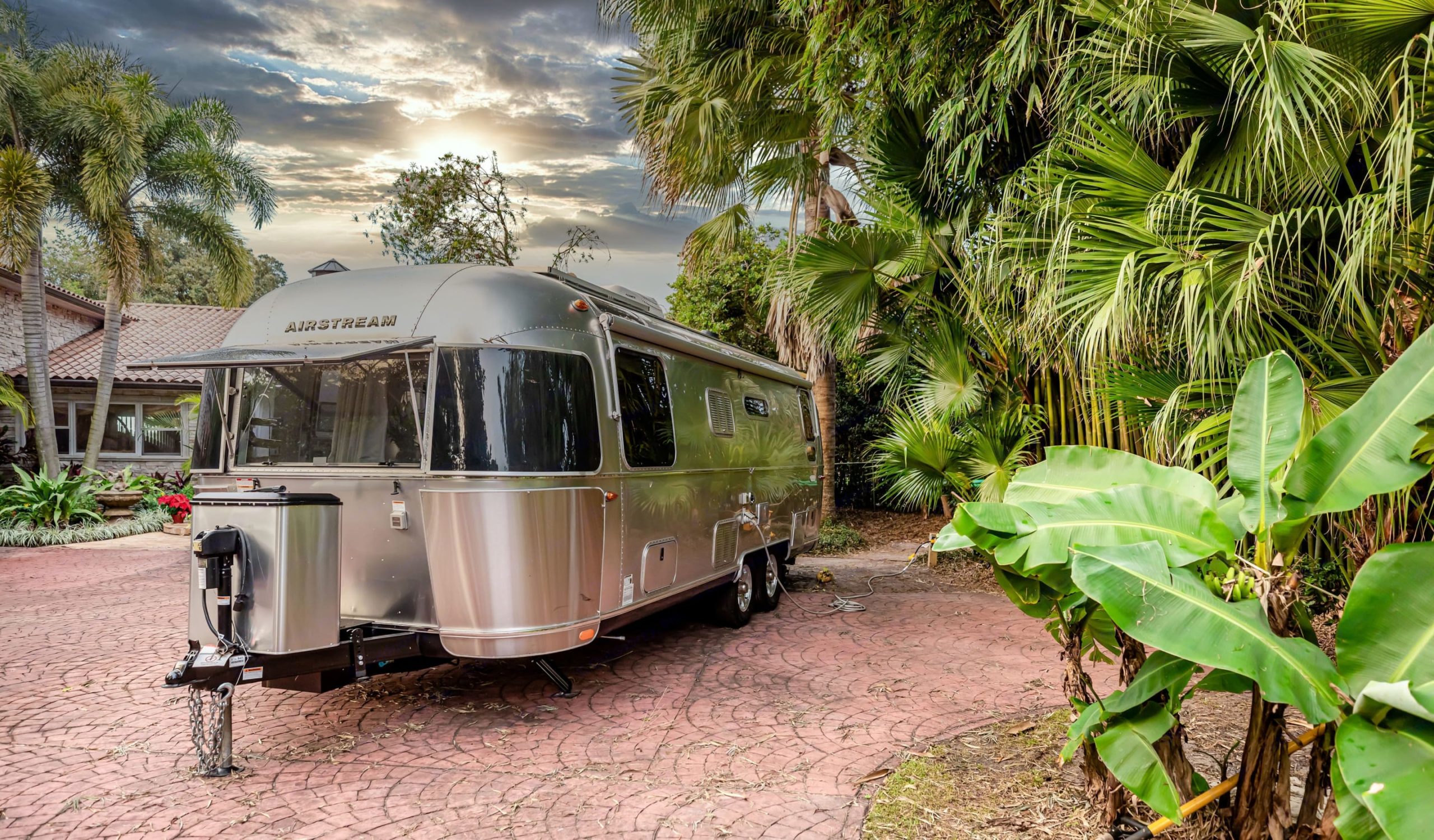 2020 Luxury Airstream Glory-1